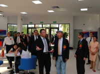 呂志和博士為五邑大學校董會學生綜合服務中心大樓剪綵揭幕