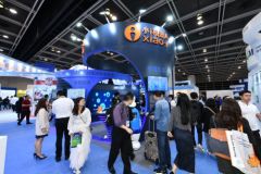 Over 100,000 buyers visit HKTDC Hong Kong Electronics Fair and ICT Expo