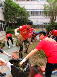 香港國際建投於保良局黃竹坑護理安老中心進行綠化天台義工服務