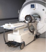 インサイテック社の「エクサブレート」を使用し、MRガイド下集束超音波による転移性脳腫瘍の治療を実施